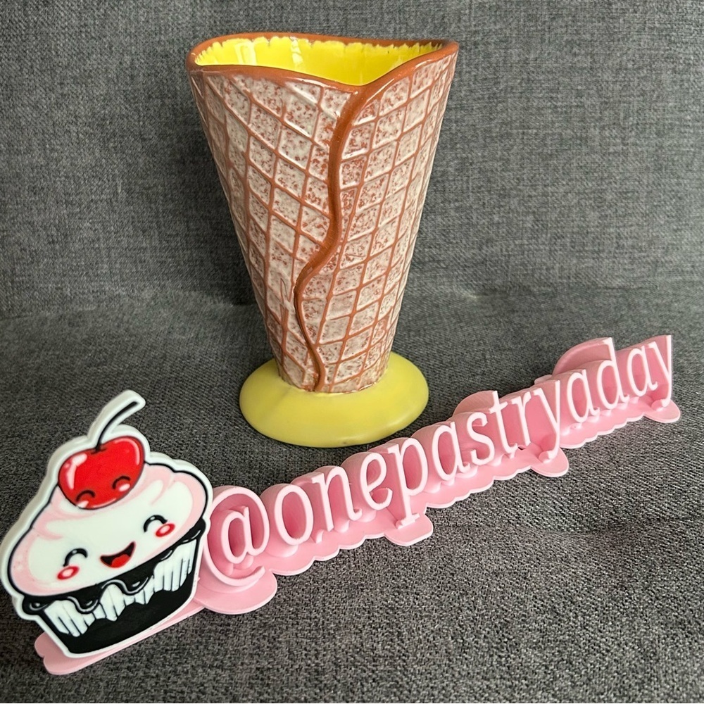 Hallmark Fun Waffle Cone Sundae Dish, Collectible, Tan, Yellow